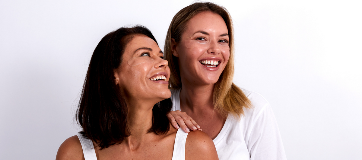 Wrinkles Schminkles blog banner comparing SiO, Oia and Wrinkles Schminkles anti-wrinkle patches